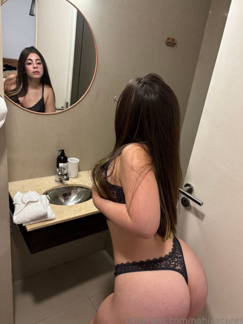 Nahii caceres desnuda