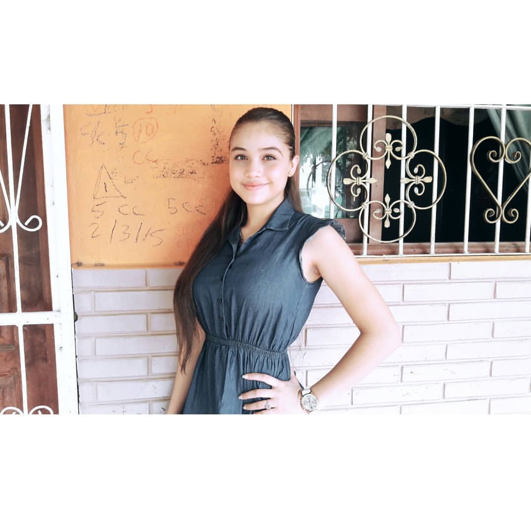 Salma Flores @salma_flores19 Foto Pack #9399 | Profile Rate